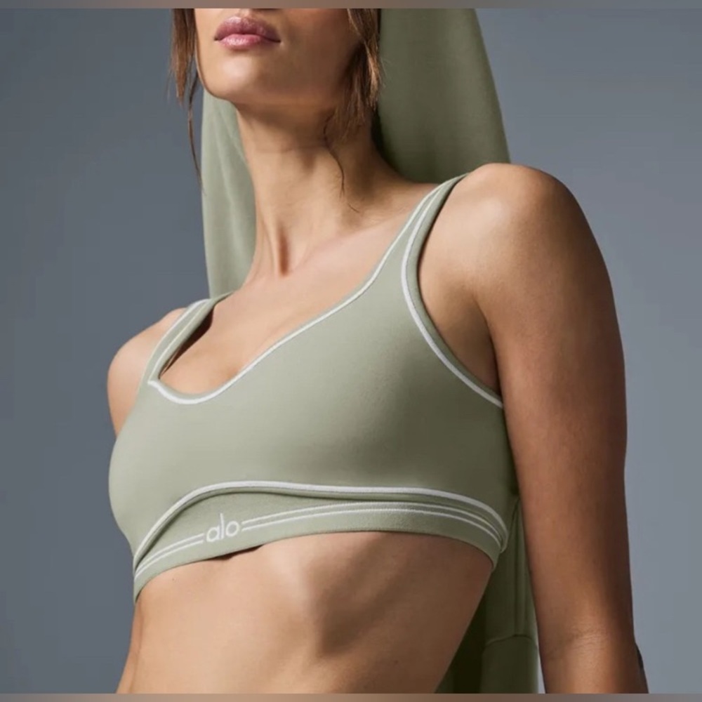ALO Yoga Airbrush Heart Throb Bra-LIMESTONE-XS SOLD OUT COLOR VERY RARE!